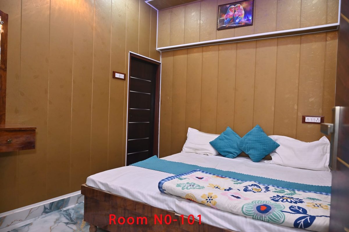 Room 101 – Double Bed AC View 4