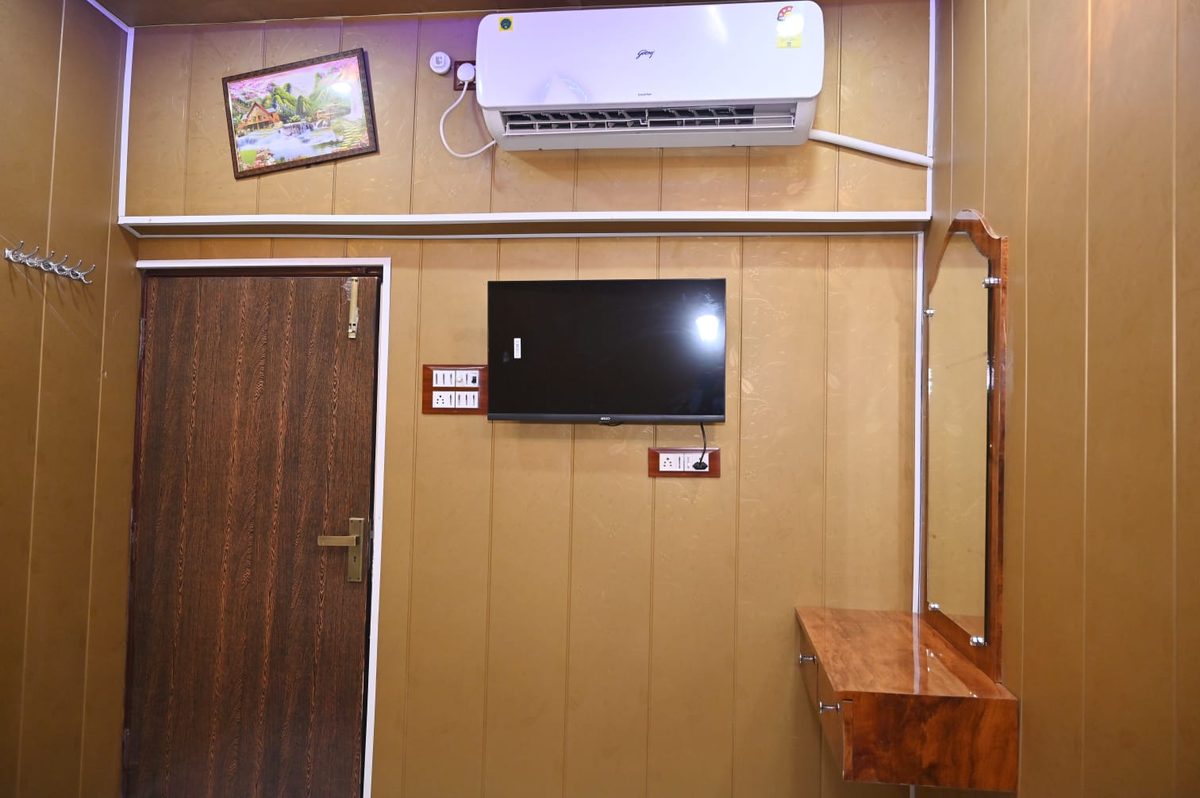 Room 101 – Double Bed AC View 5
