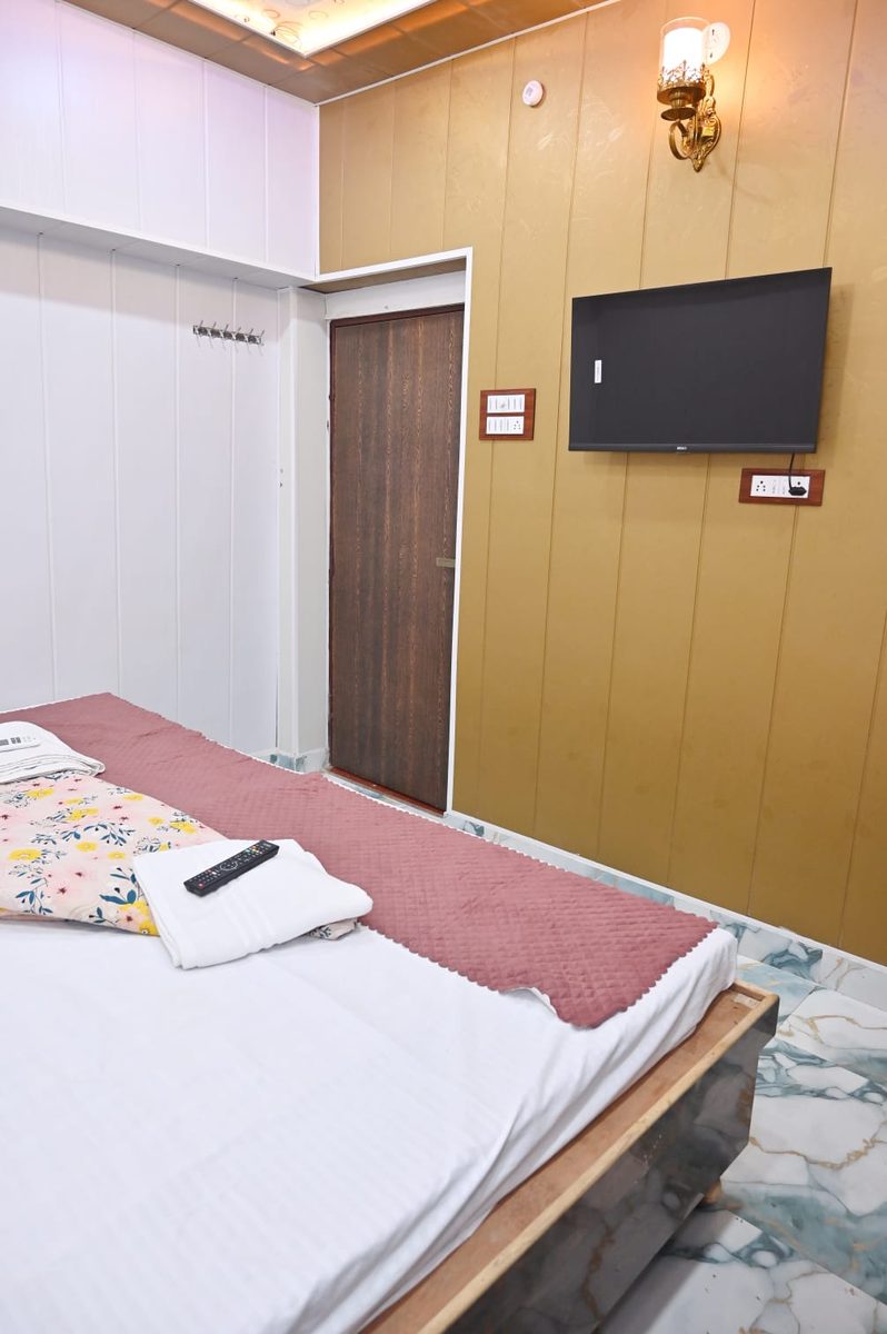 Triple Bed AC – Room 102 – Kashi Dream Guest House Varanasi