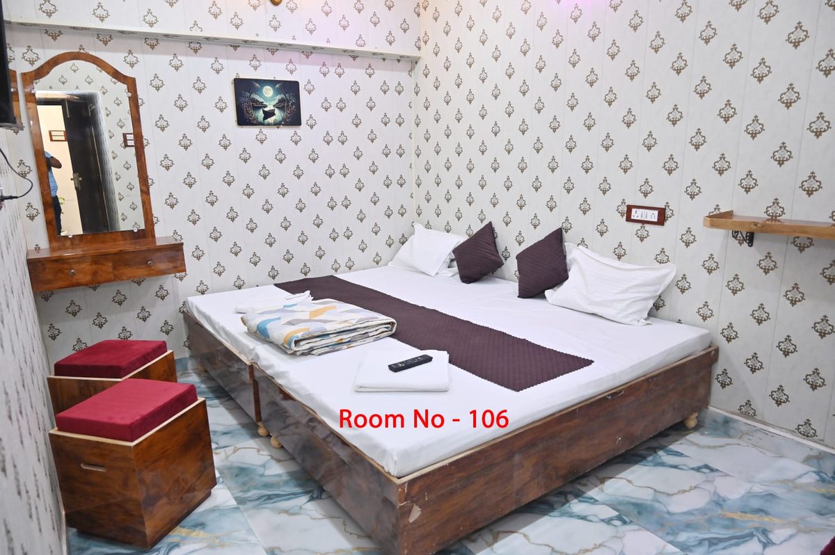 Triple Bed AC – Room 106 – Kashi Dream Guest House Varanasi