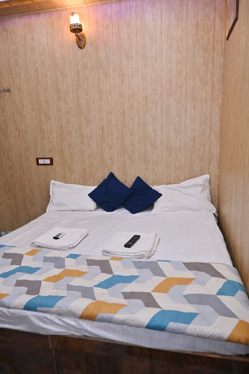 Hotel near Kashi Vishwanath Temple Varanasi – Triple Bed Room